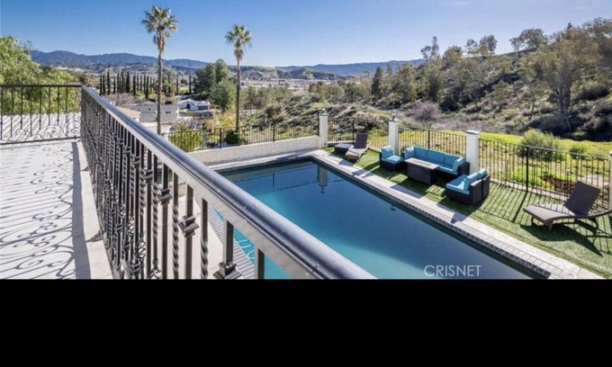 Valencia House | Beautiful home with views /10 minutes from Six Flags Magic Mountain