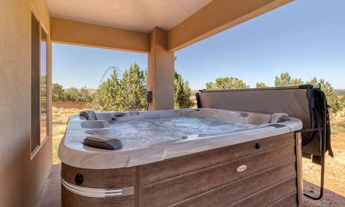 Apple Valley House | Beautiful home with spectacular views of the red cliffs. Minutes to Zion park