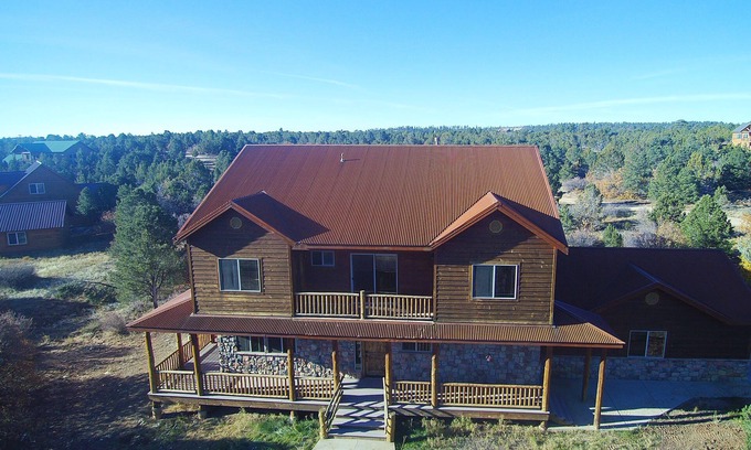 Zion National Park East Entrance Cabin | Beautiful home with lots of room. Large deck and amazing hot tub.