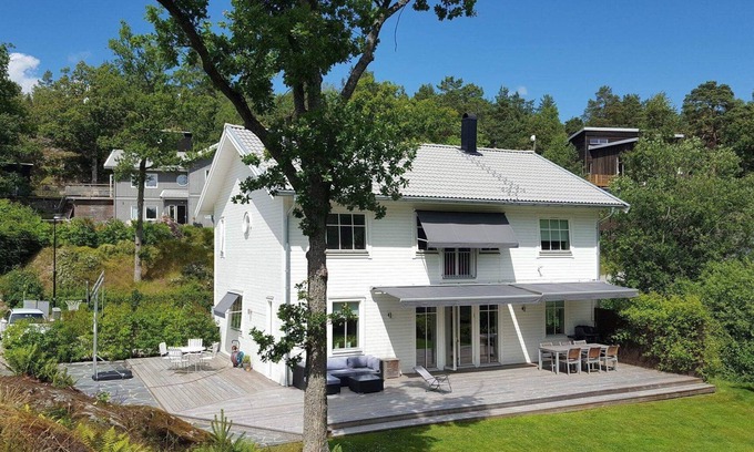 Nacka Municipality House | Beautiful house close to the sea and the city