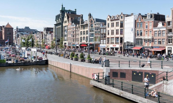 Burgwallen Nieuwe Zijde House | Beautiful House next to Dam Square!