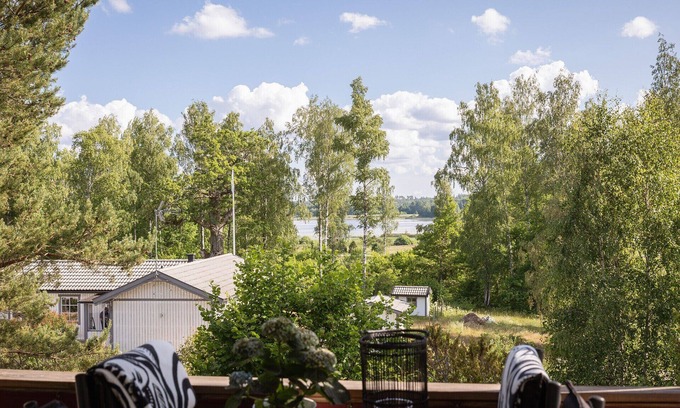 Knutby House | Beautiful house next to Burvik Golf of a high standard with a lake view | SE13010