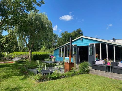 Aalsmeer House | Beautiful house on an island near Amsterdam