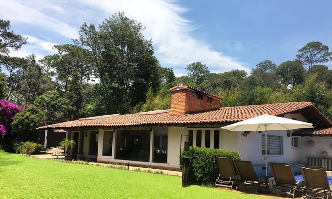 Valle de Bravo House | BEAUTIFUL HOUSE ONLY ONE LEVEL. Avándaro Golf Club. Dreamlike!