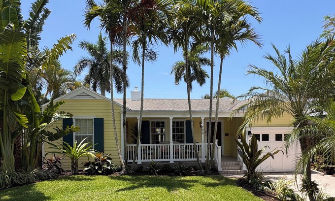 Flamingo Parks House | Beautiful house, with Cabana & private pool.