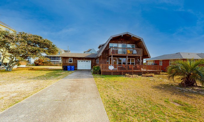 Buxton House | Beautiful house w/Shared Pool, Private Washer/Dryer, Central AC, Free WiFi