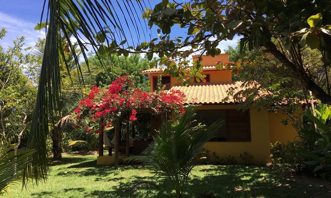 Garapua House | BEAUTIFUL HOUSE WITH TROPICAL GARDEN IN GARAPUÁ