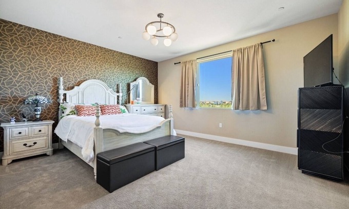 Elk Grove House | Beautiful House with a park behind it and a five-minute walk to the casino.