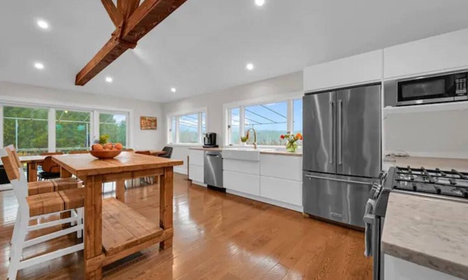 New Paltz House | Beautiful Hudson Valley 5 BR Villa