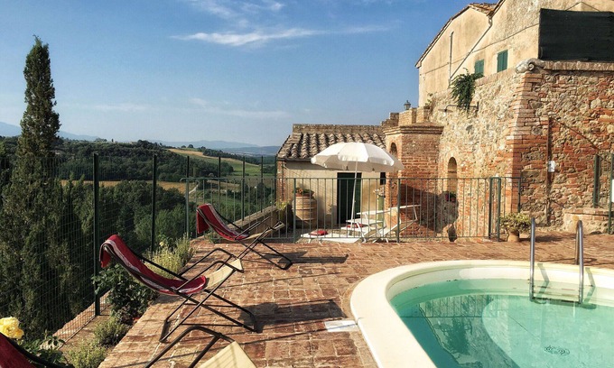 San Giovanni d'Asso House | Beautiful private villa with A/C, WIFI, private pool, TV, patio, panoramic view, close to Montalcino