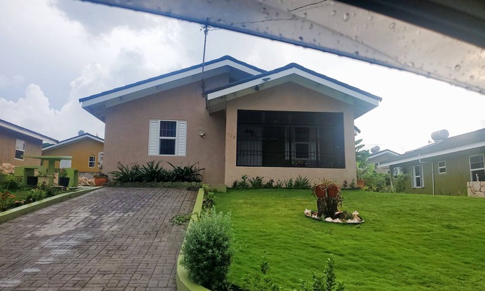 Falmouth House | BEAUTIFUL FAMILY SIZED COZY GETAWAY