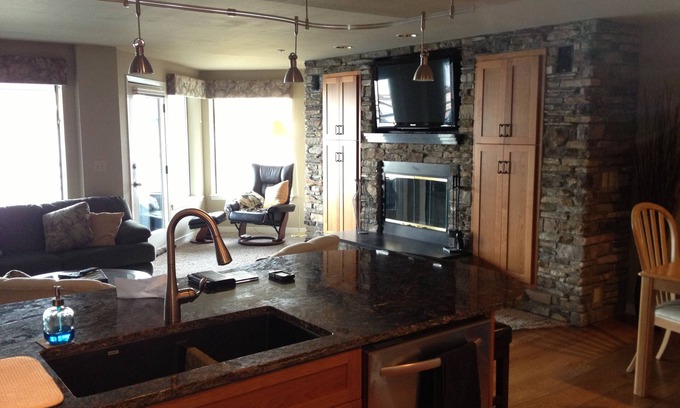 Chelan Condo | Beautiful Lake Chelan Beachfront Condo, Just 3 Blocks From Downtown Chelan