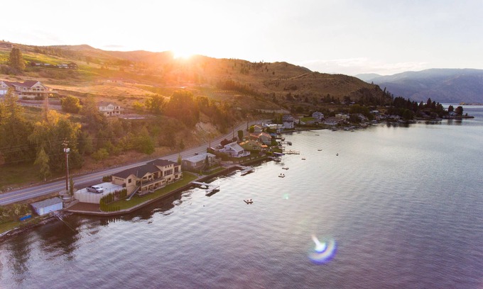 Chelan House | Beautiful Lake Chelan Luxury Waterfront Home with Private Dock and Boat Lift!