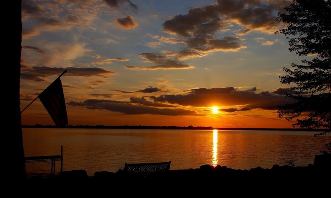 Alburg Cottage | Beautiful Lake Front Cottage on Lake Champlain