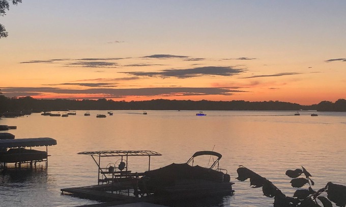 Shelbyville Cottage | Beautiful lake front 4 Bedroom, Private Drive, Hill Top Views, Sandy swim area