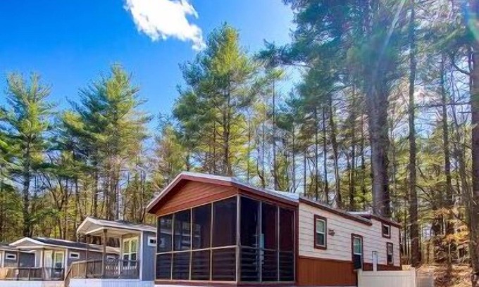 Queensbury Cottage | Beautiful Lake George Cottage