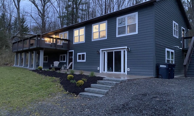 Town of Catharine House | Beautiful Lake House in the middle of everything!