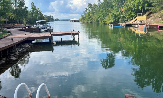 Dadeville House | Beautiful Lake Martin vacation home with private dock, kayaks neighborhood pool!