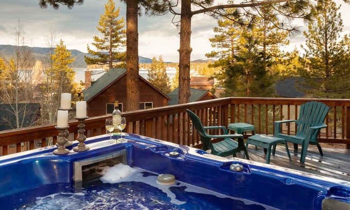 Big Bear Lake Cabin | BEAUTIFUL LAKE VIEW, 5min walk to Village!