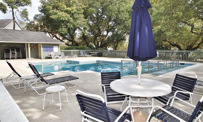 Arcadian Shores Condo | Beautiful Lake View Villa in the Prestigious Kingston Plantation/Pools/Lakes