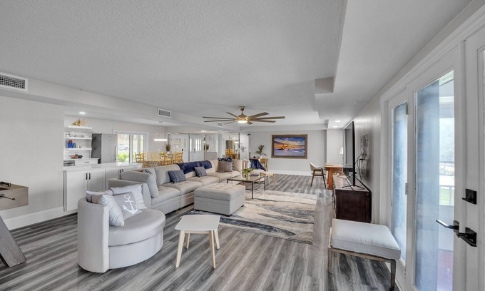 Haines City House | Beautiful Lake View Retreat Drivable To Theme Parks 3 Bedroom Home