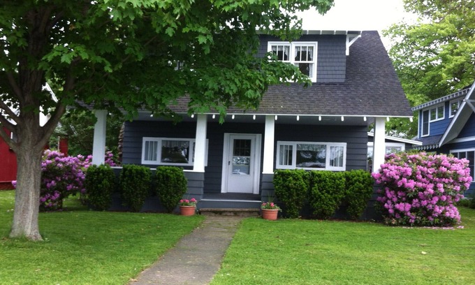 Bemus Point House | Beautiful Lakefront Cottages on Lake Chautauqua, Maple Springs, NY