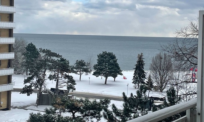 Long Branch Apartment | Beautiful Lakeshore Studio