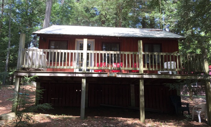 Chestertown Cottage | Beautiful lakeview cottage on Friends Lake