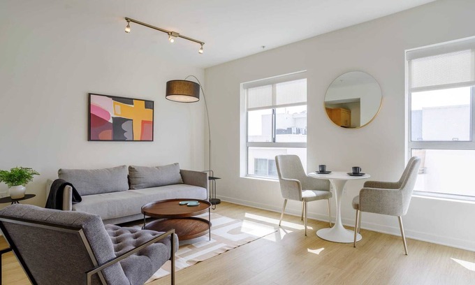 West Los Angeles Apartment | Beautiful Large 1 Bedroom Apartment in Sawtelle