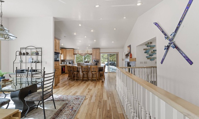 Round Hill Village House | Beautiful Large 6 bedroom Lake Tahoe retreat with large entertainment areas