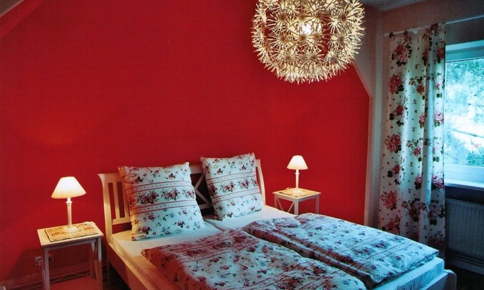 Warnemuende Apartment | Beautiful large, bright apartment in a quiet, green location close to the beach.