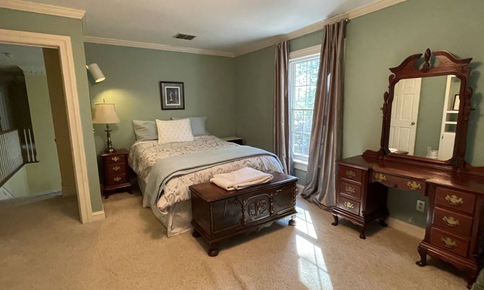 Lexington House | Beautiful Large Colonial Home in Lexington near USC, Columbia andnLake Murray.