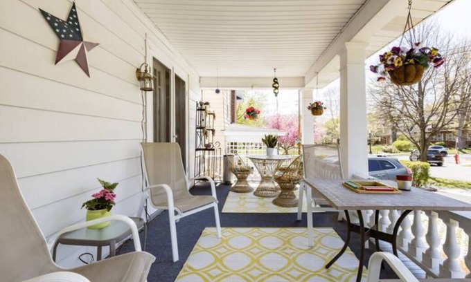 Eastside House | Beautiful Large Colonial Home