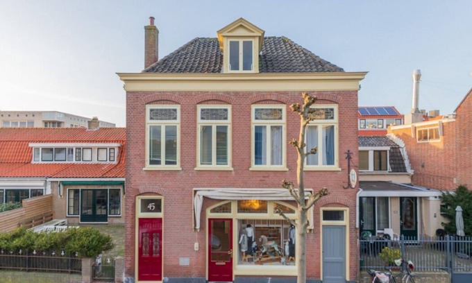 Zandvoort Villa | Beautiful location by the sea for groups up to 10 people