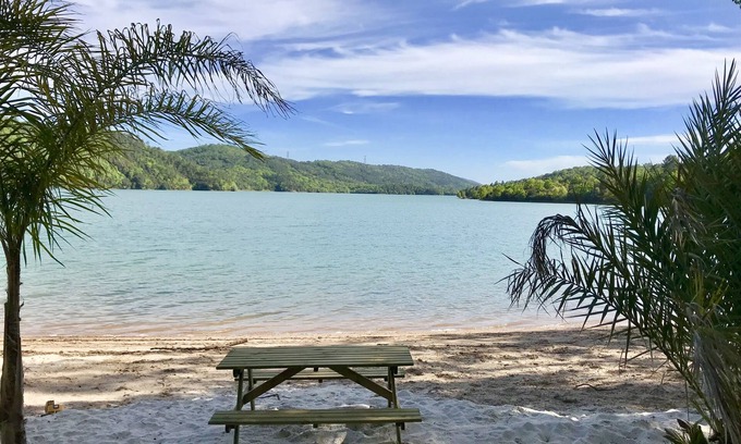 Montauroux House | Beautiful lodges with private beach