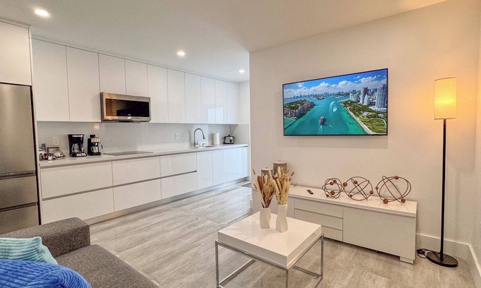 West Little Havana Cottage | Beautiful Loft Cottage in the heart of Miami