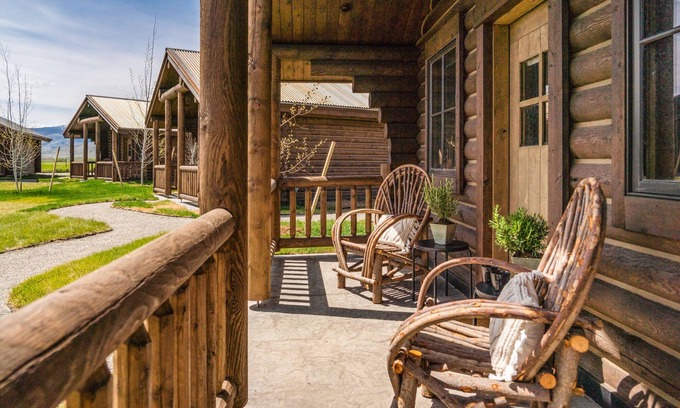 Livingston Cabin | Beautiful Log Cabin in Paradise Valley, Montana