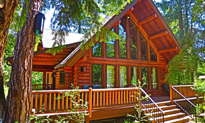 Peshastin Cabin | Beautiful Log Home, 20 min. from Leavenworth, WA. Nestled In The Woods