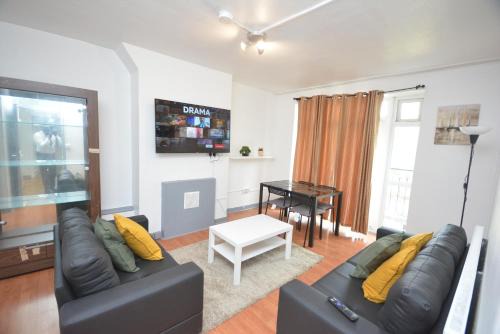 Woodberry Down Apartment | Beautiful London 2 Bedroom Flat near Finsbury Park