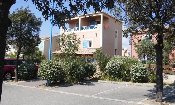 Narbonne-Plage House | Beautiful, lovingly furnished holiday home near the beach with sea views