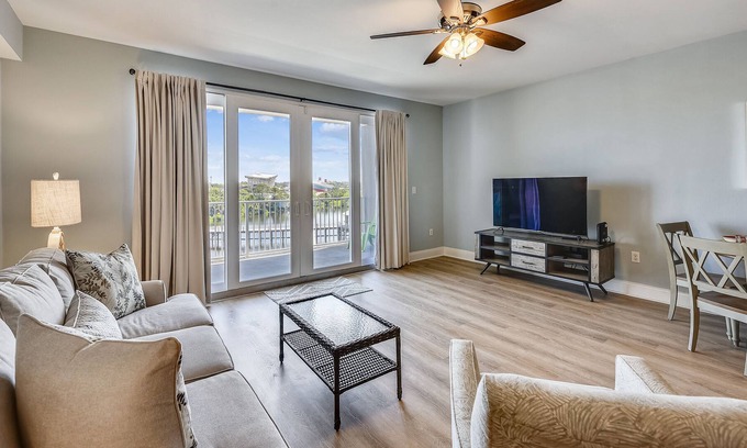 Panama City Beach Condo | 🏖️Beautiful, Low-Level Condo! Spring Deals and FREE Activities! 🏖️