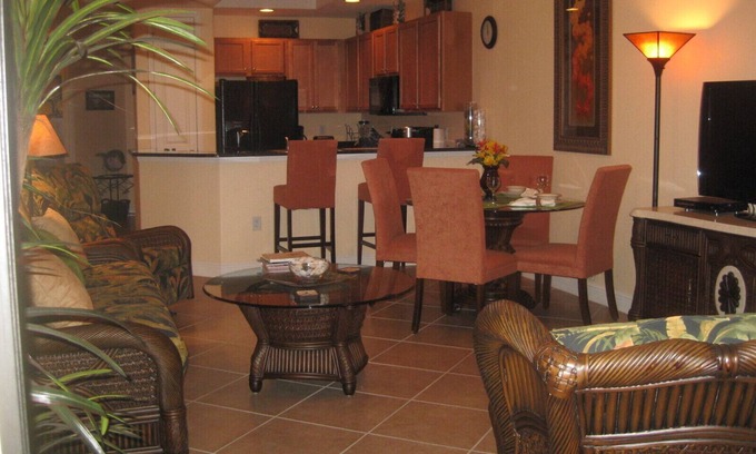 Cypress Lake Condo | Beautiful/luxurious 2 Bedroom, 2 Bath Condo, Pool, Spa, close to Golf Courses.