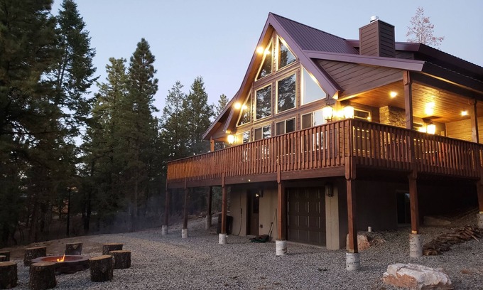 Mammoth Creek Cabin | BEAUTIFUL LUXURY CABIN ON 5 ACRES WITH MAGNIFICENT VIEWS AND AIR CONDITIONING