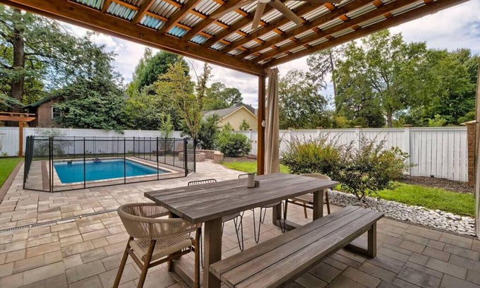 Columbia House | Beautiful Luxury Home w/Pool Close to USC!
