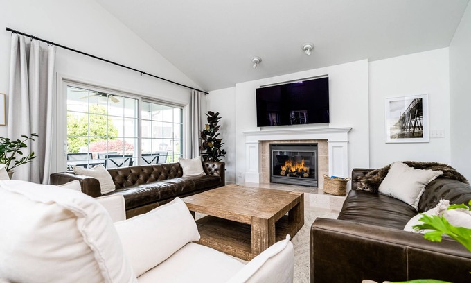 Saint Joseph House | Beautiful Luxury Home located at Island Pointe Marina! nJust 1 mile to downtown!