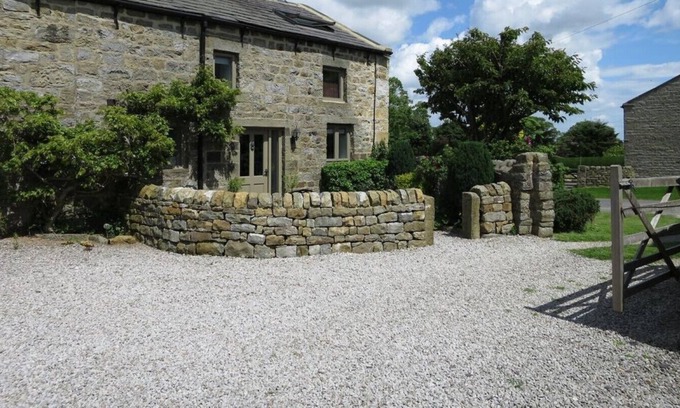 Timble Cottage | Beautiful Luxury Yorkshire Cottage- The Courtyard