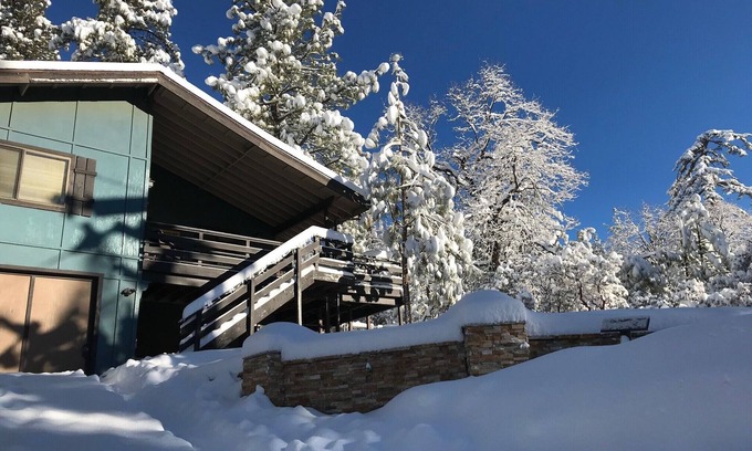 Idyllwild Cabin | Beautiful Mtn Views, Hot Tub, short walk to Cafe Aroma (monthly rental)