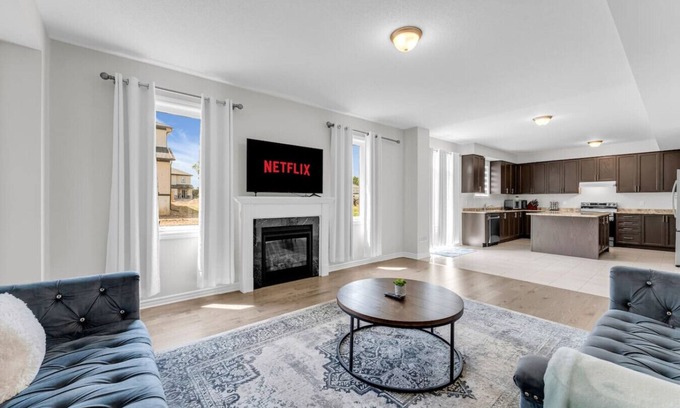 Port Colborne Villa | Beautiful Mansion Mins from Niagara Falls & Buf