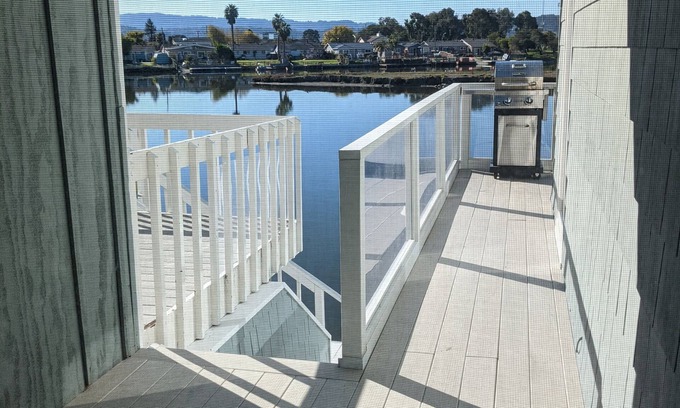 East San Mateo House | Beautiful Mariners Island Waterfront Retreat - Discount for long term stays!