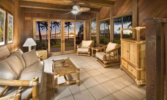 Kihei House | Beautiful Maui Beachfront Townhouse! Great Views! 200+ Five Star Reviews !